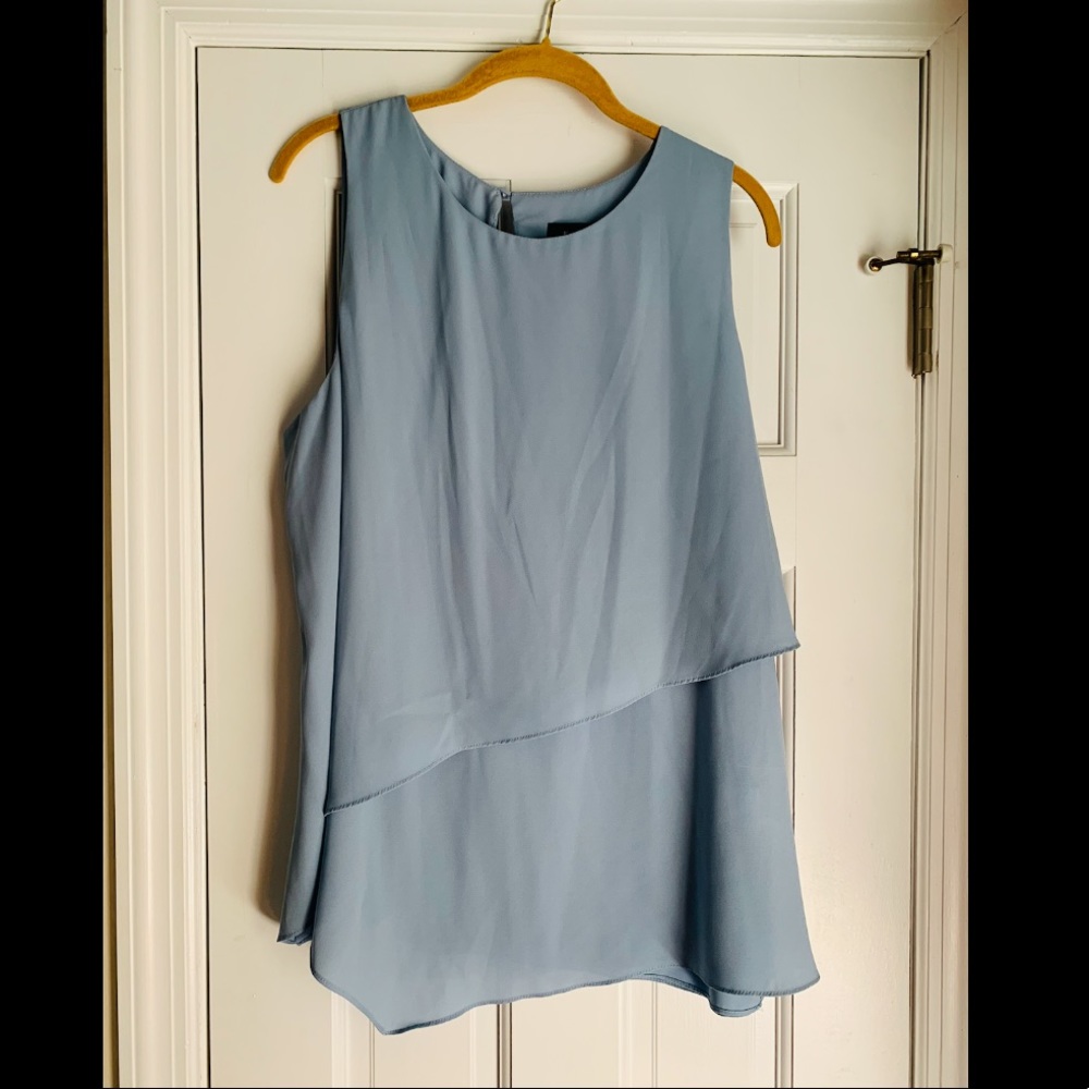 NWT 🏷 Karen Kane Blouse